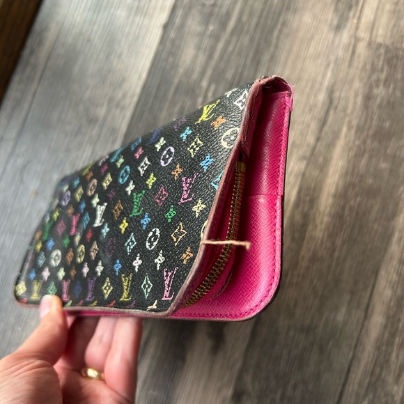Louis Vuitton Pink Textured Leather Pouch - Picture 14 of 17